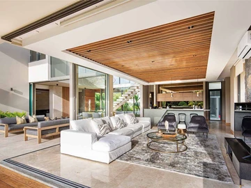 5 Bedroom Villa