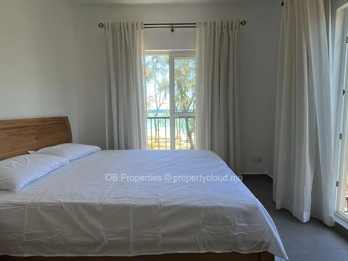Superb 3 bedroom beach front apt