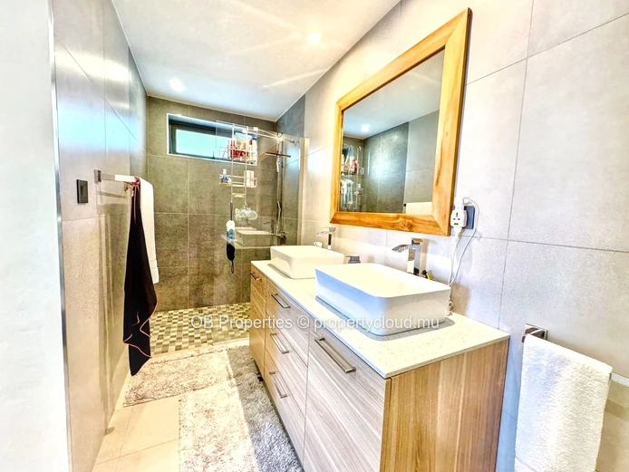 Spacious 3 bedroom apt 