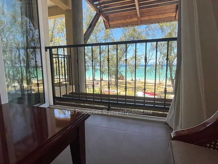Superb 3 bedroom beach front apt