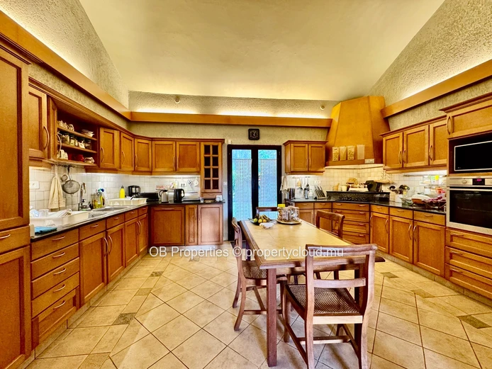 Exceptional Property in Floréal