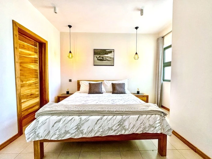 Spacious 3 bedroom apt 