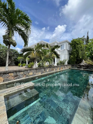 Stunning 4 bedroom Villa