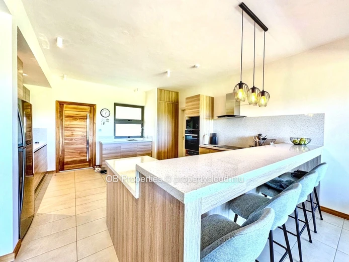 Spacious 3 bedroom apt 