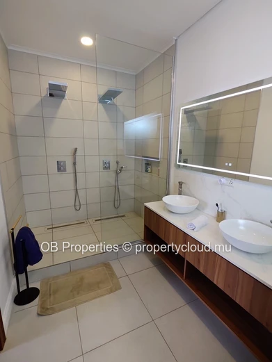Exceptional 3-Bedroom Apartment with Sea View