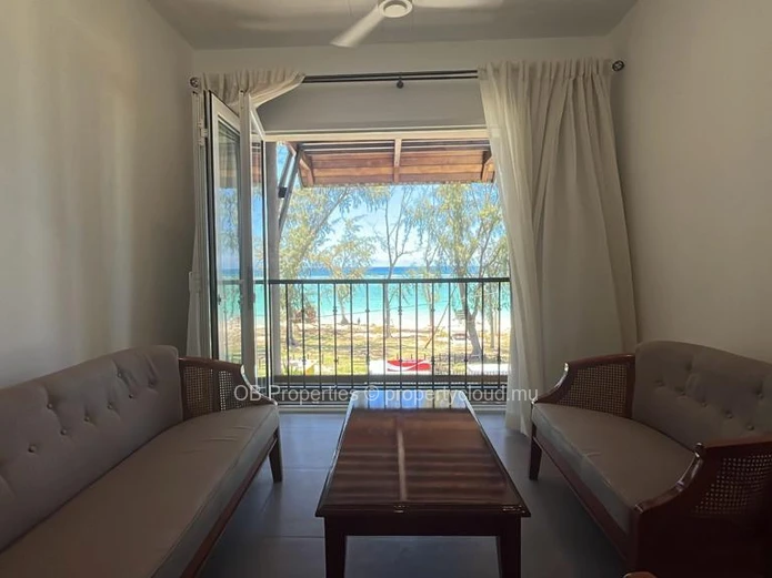 Superb 3 bedroom beach front apt