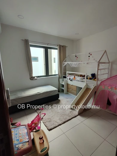Exceptional 3-Bedroom Apartment with Sea View