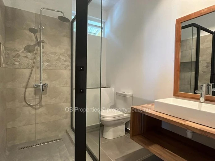 Superb 3 bedroom beach front apt