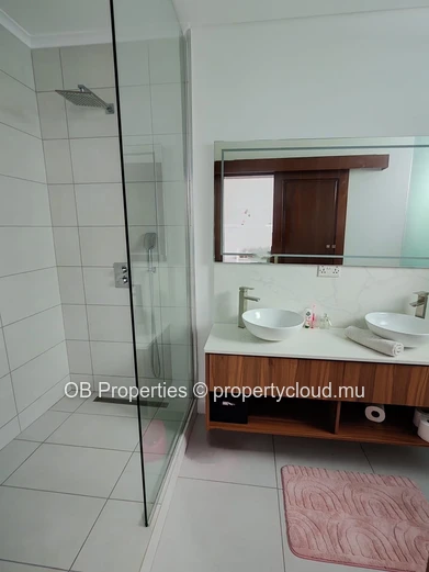 Exceptional 3-Bedroom Apartment with Sea View