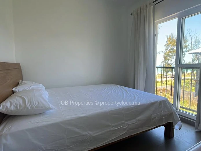 Superb 3 bedroom beach front apt