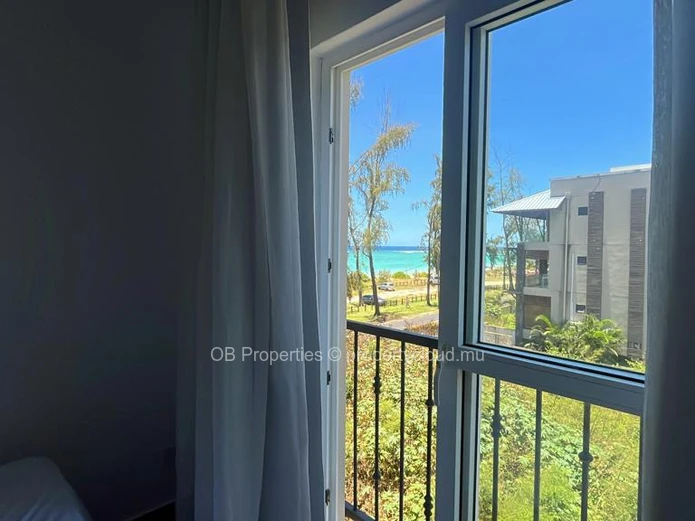 Superb 3 bedroom beach front apt