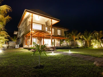 6 Bedroom Villa