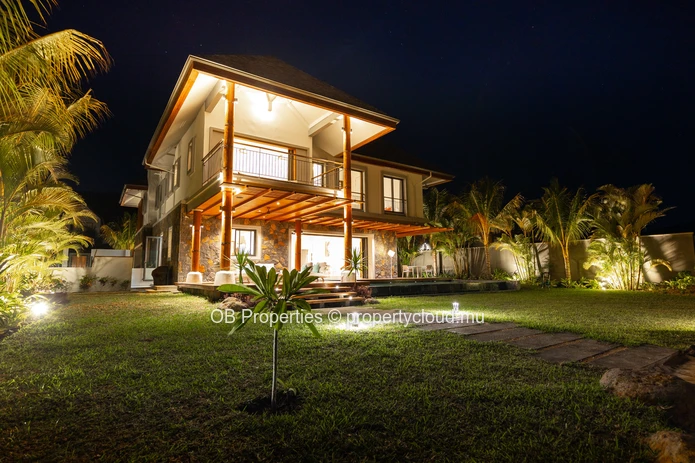 Prestigious 6 bedroom Villa