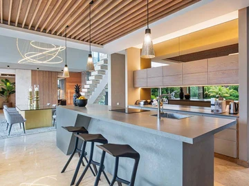 5 Bedroom Villa