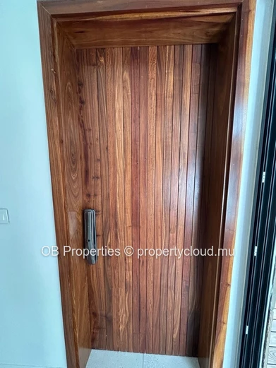 Stylish 2 Bedroom Apartment Just Steps from Pereybere Beach