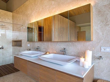 5 Bedroom Villa