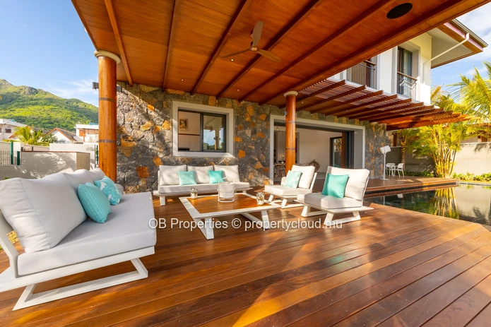 Prestigious 6 bedroom Villa