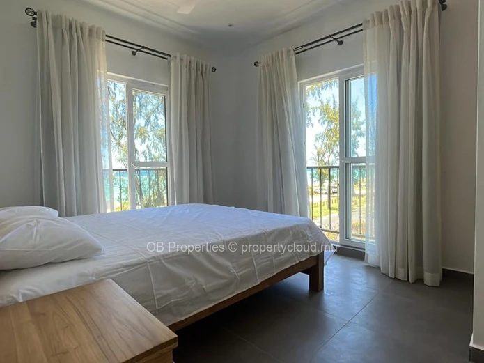 Superb 3 bedroom beach front apt